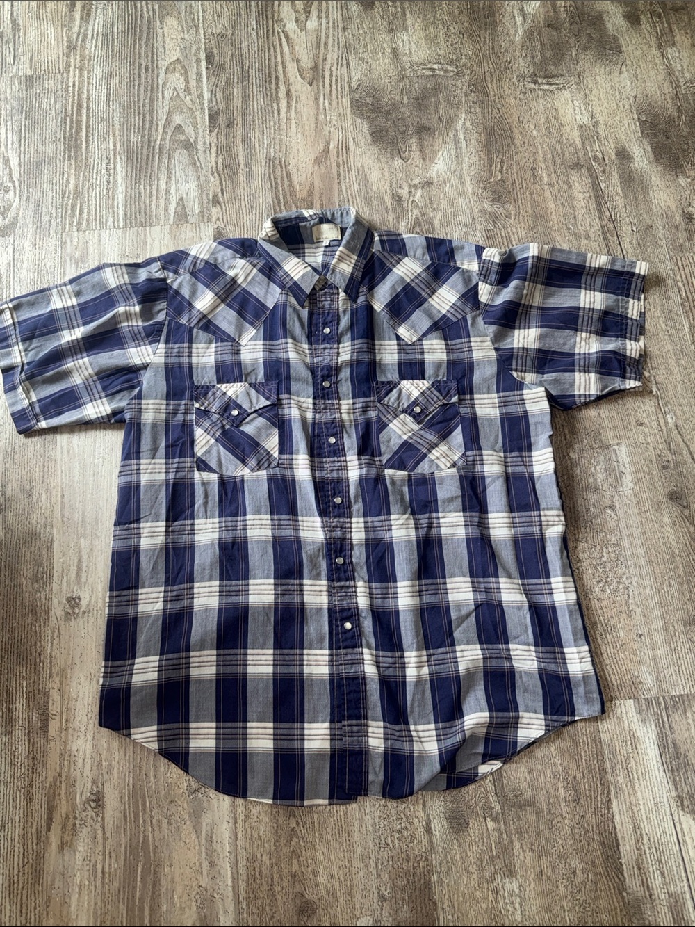Men's Blue and White Plaid Short-Sleeve Button-Down Shirt